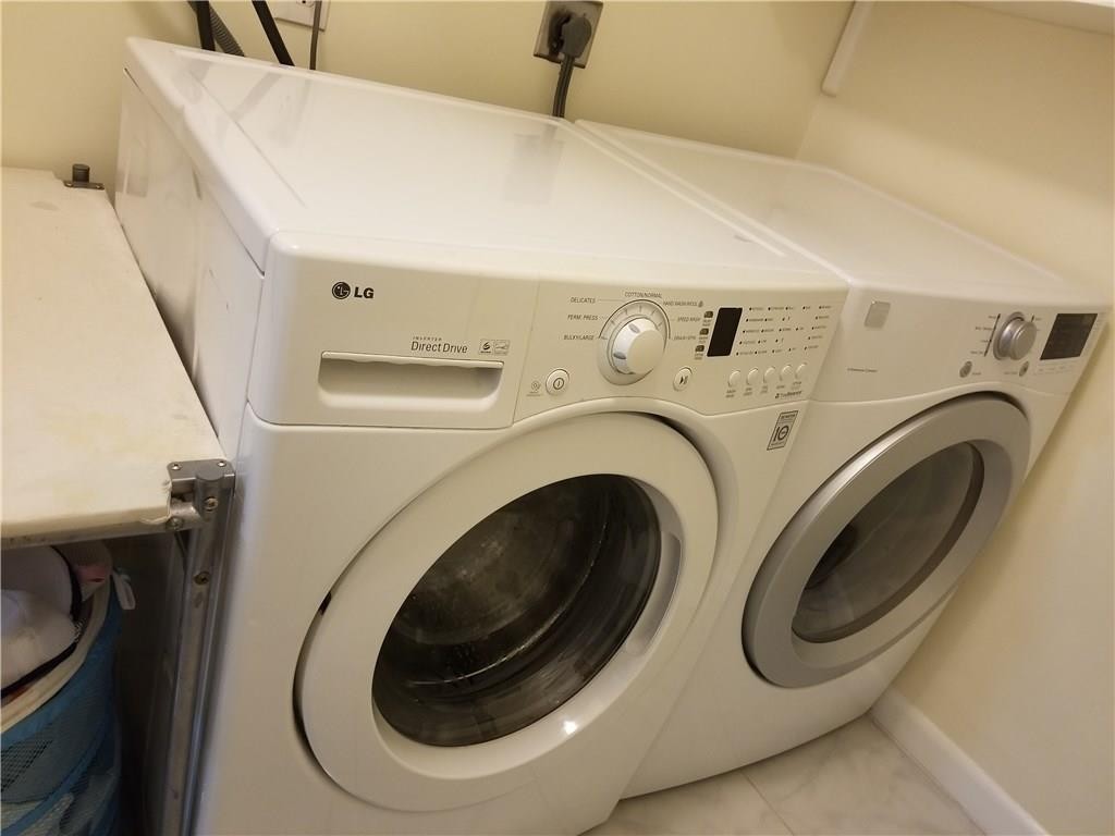 SPRING CIRCLE VILLAS - Residential