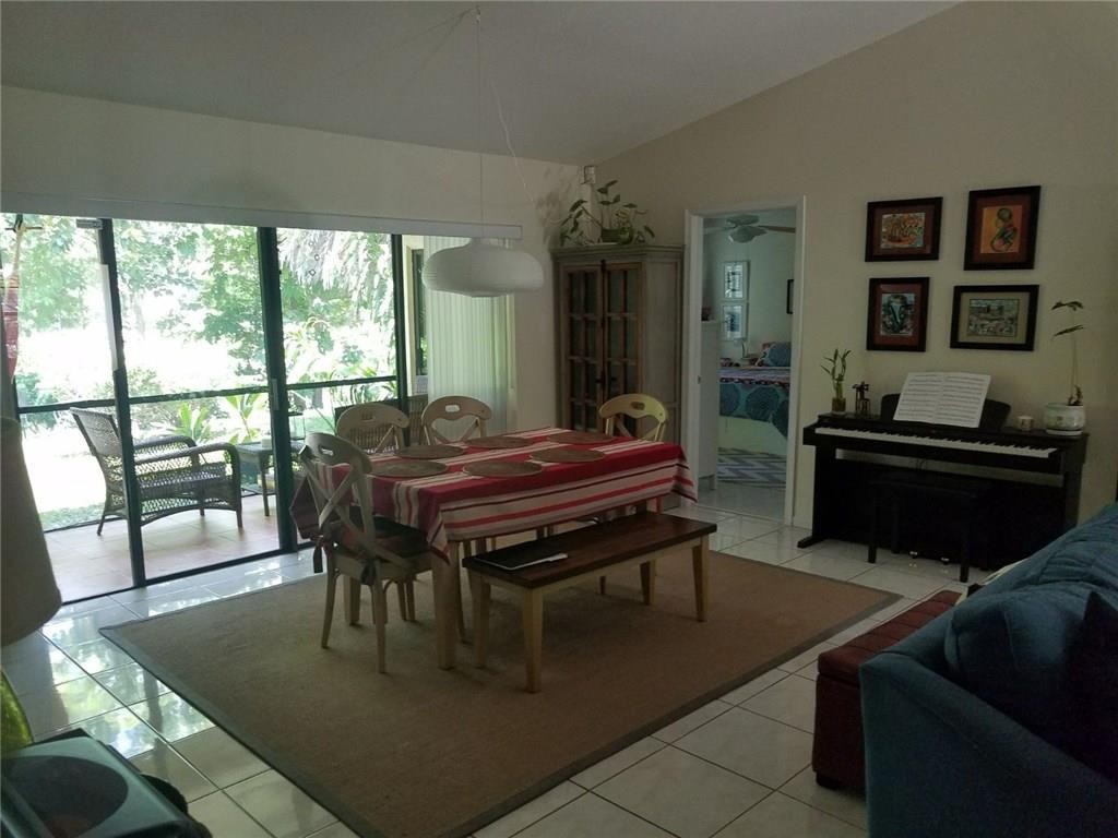 SPRING CIRCLE VILLAS - Residential