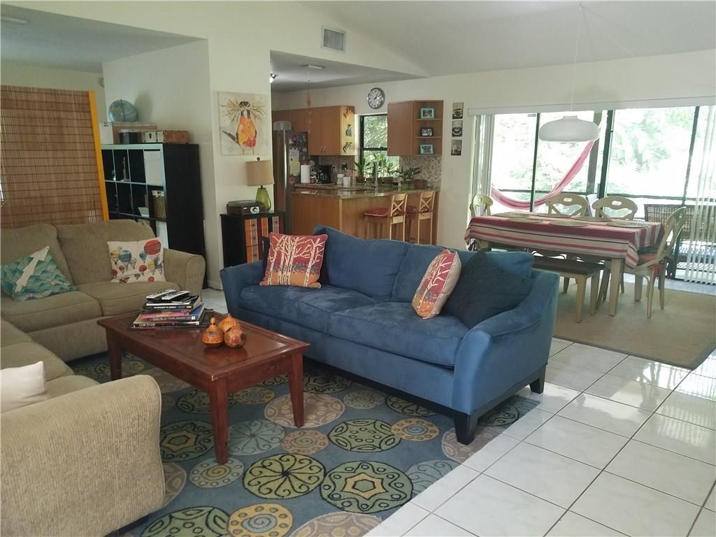 SPRING CIRCLE VILLAS - Residential