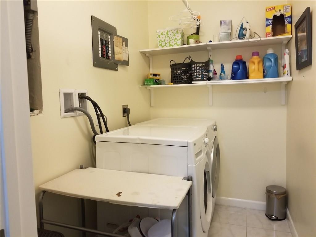 SPRING CIRCLE VILLAS - Residential