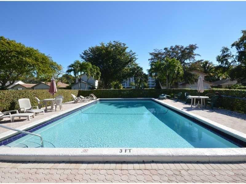 SPRING CIRCLE VILLAS - Residential