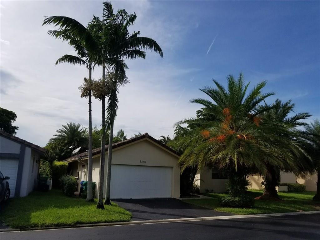 SPRING CIRCLE VILLAS - Residential