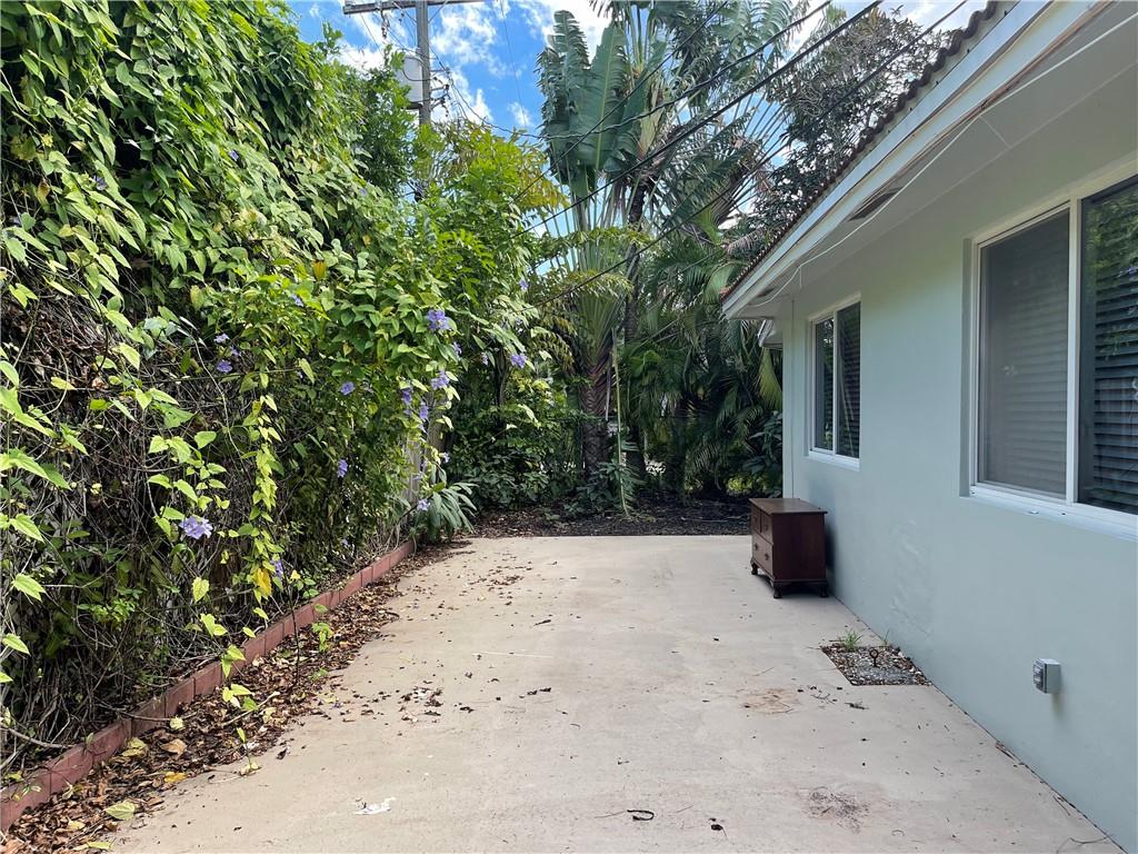 POINSETTIA HEIGHTS - Residential Lease