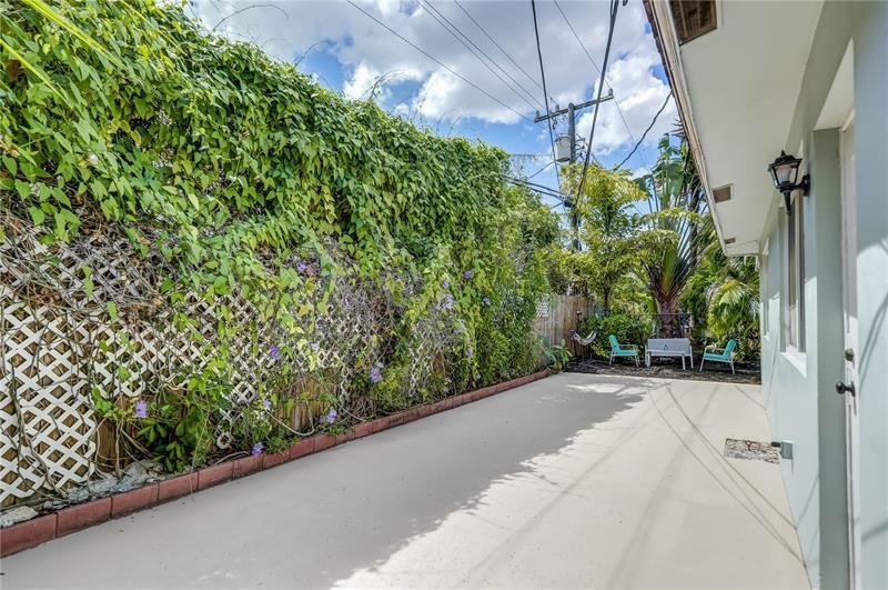 POINSETTIA HEIGHTS - Residential Lease