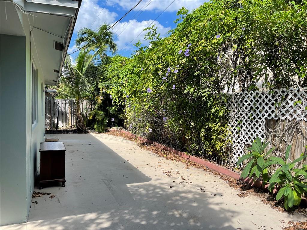 POINSETTIA HEIGHTS - Residential Lease