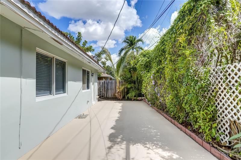 POINSETTIA HEIGHTS - Residential Lease