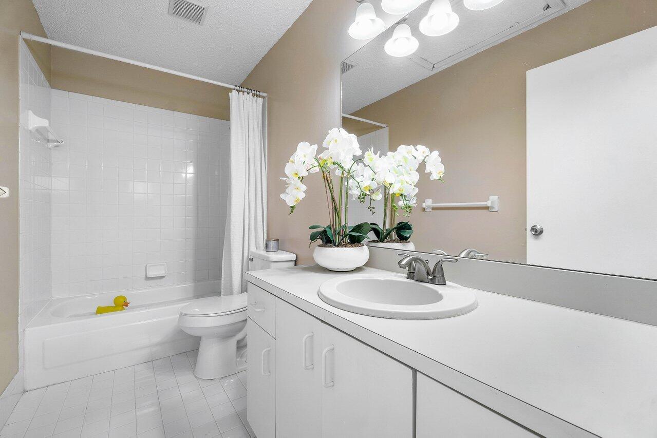 SUGAR POND MANOR OF WELLINGTON - Residential