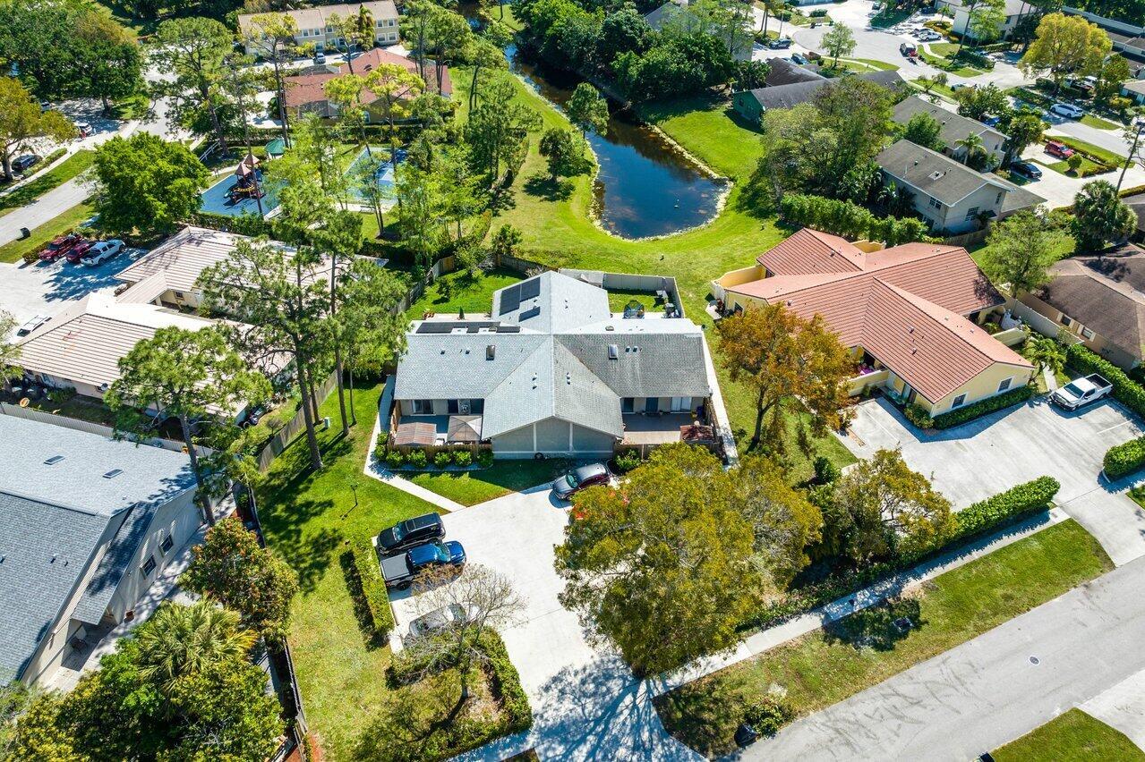 SUGAR POND MANOR OF WELLINGTON - Residential