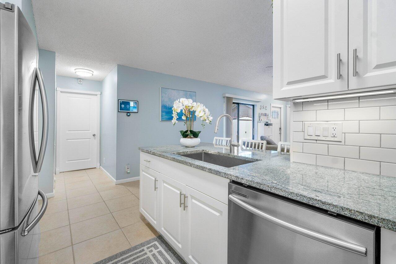 SUGAR POND MANOR OF WELLINGTON - Residential