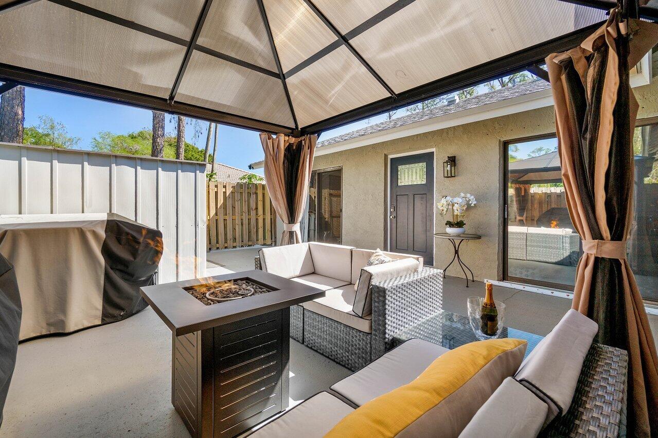 SUGAR POND MANOR OF WELLINGTON - Residential