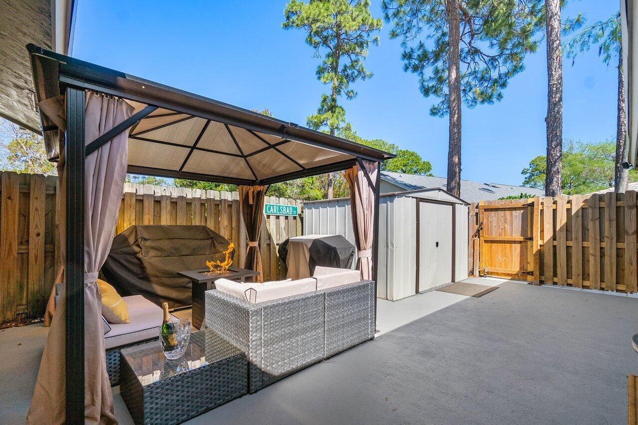 SUGAR POND MANOR OF WELLINGTON - Residential