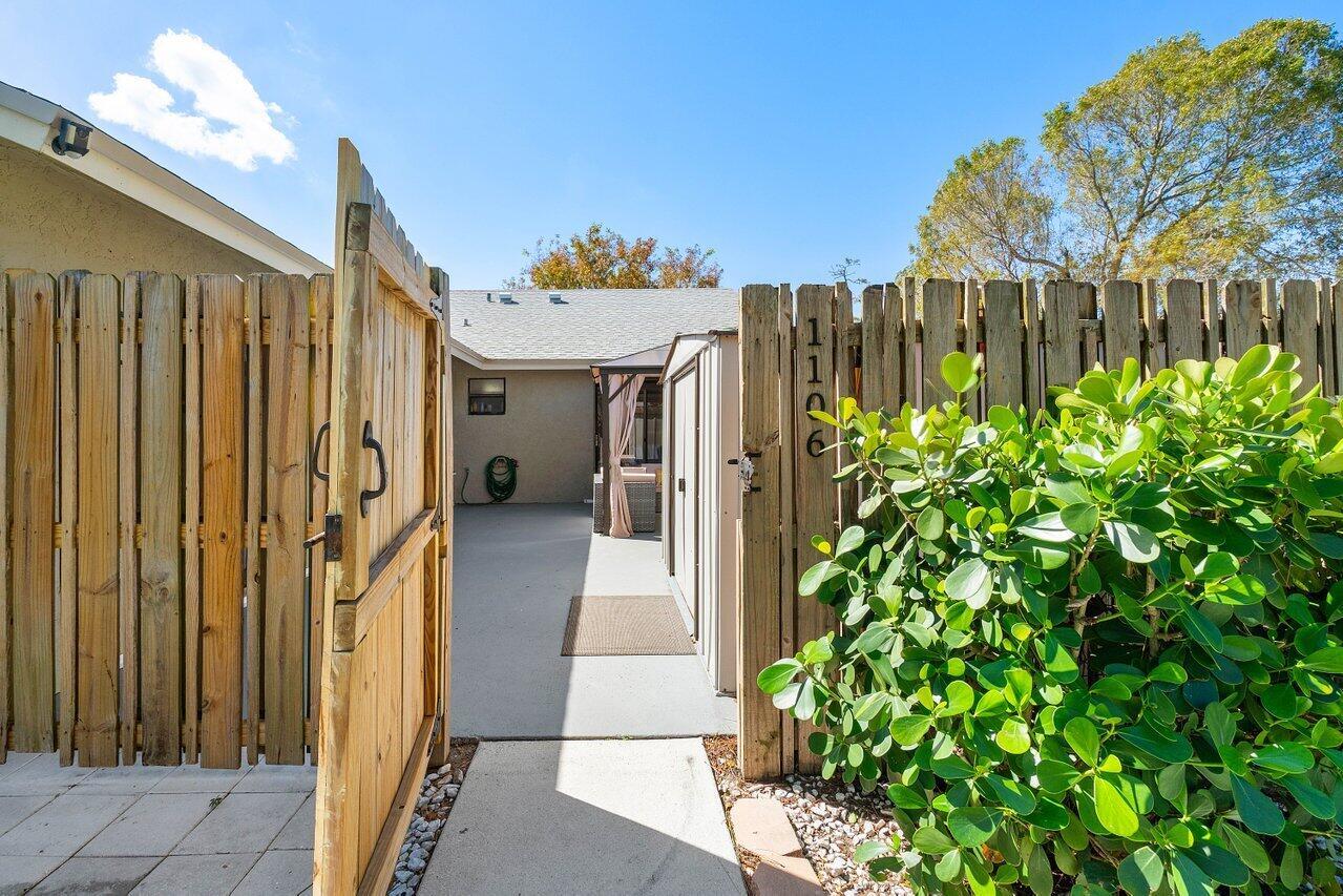 SUGAR POND MANOR OF WELLINGTON - Residential