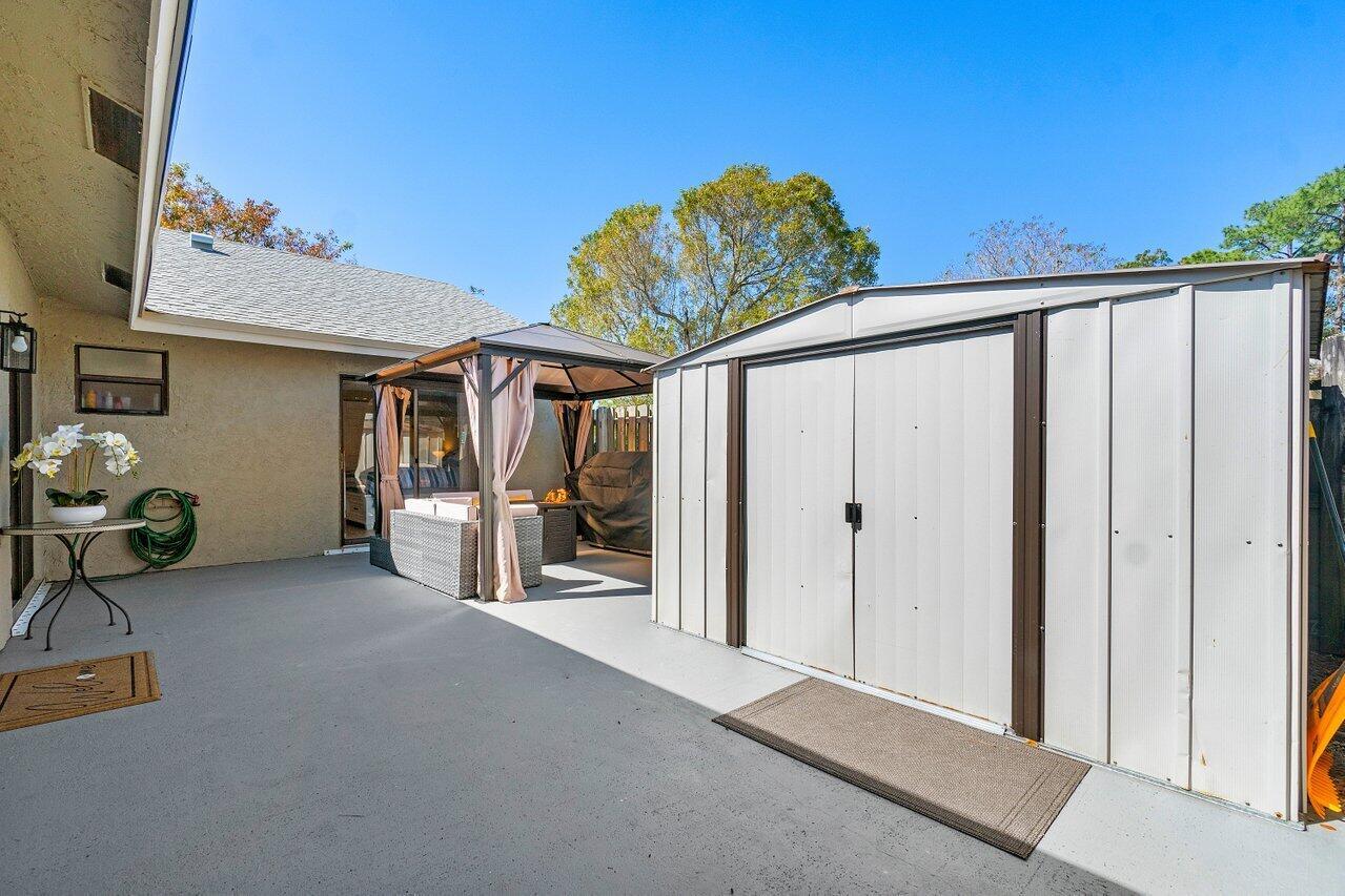 SUGAR POND MANOR OF WELLINGTON - Residential