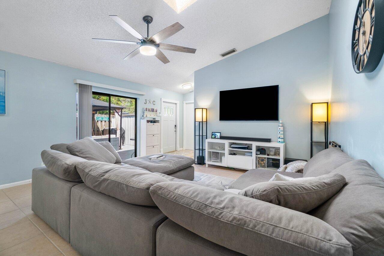 SUGAR POND MANOR OF WELLINGTON - Residential