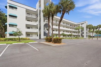 4725 LUCERNE LAKES Boulevard E 301 Lake Worth FL 33467