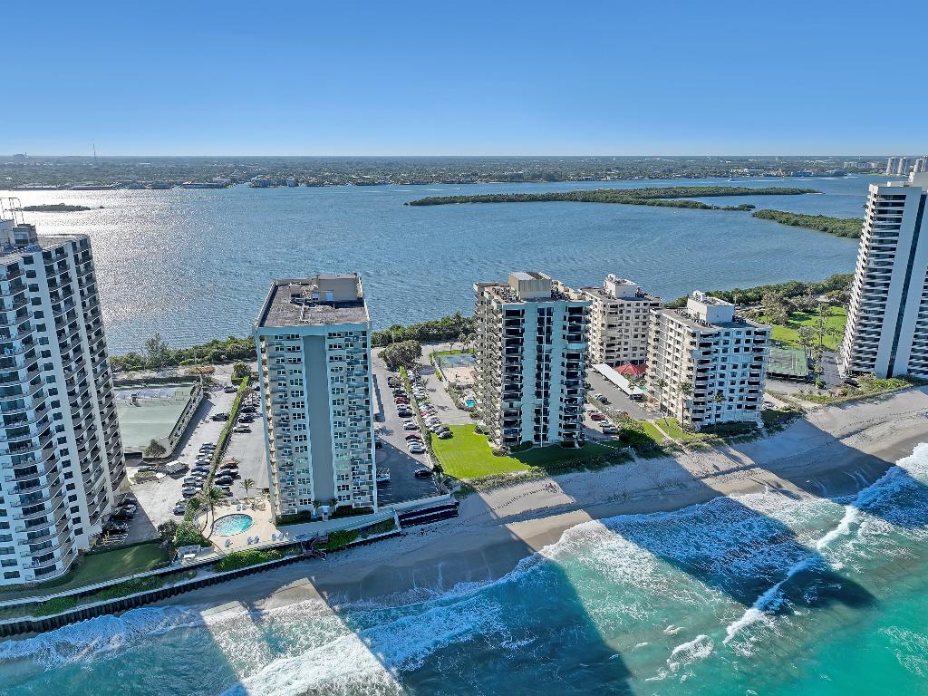 AQUARIUS CONDO - Residential