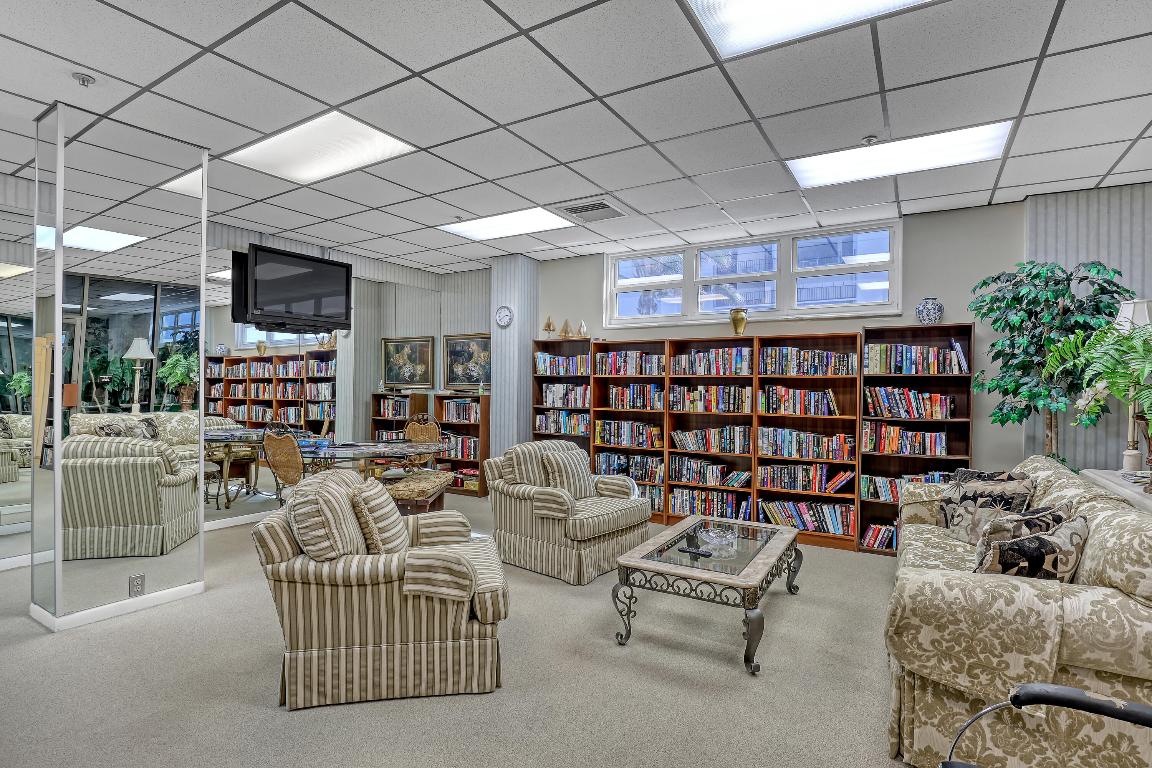 AQUARIUS CONDO - Residential