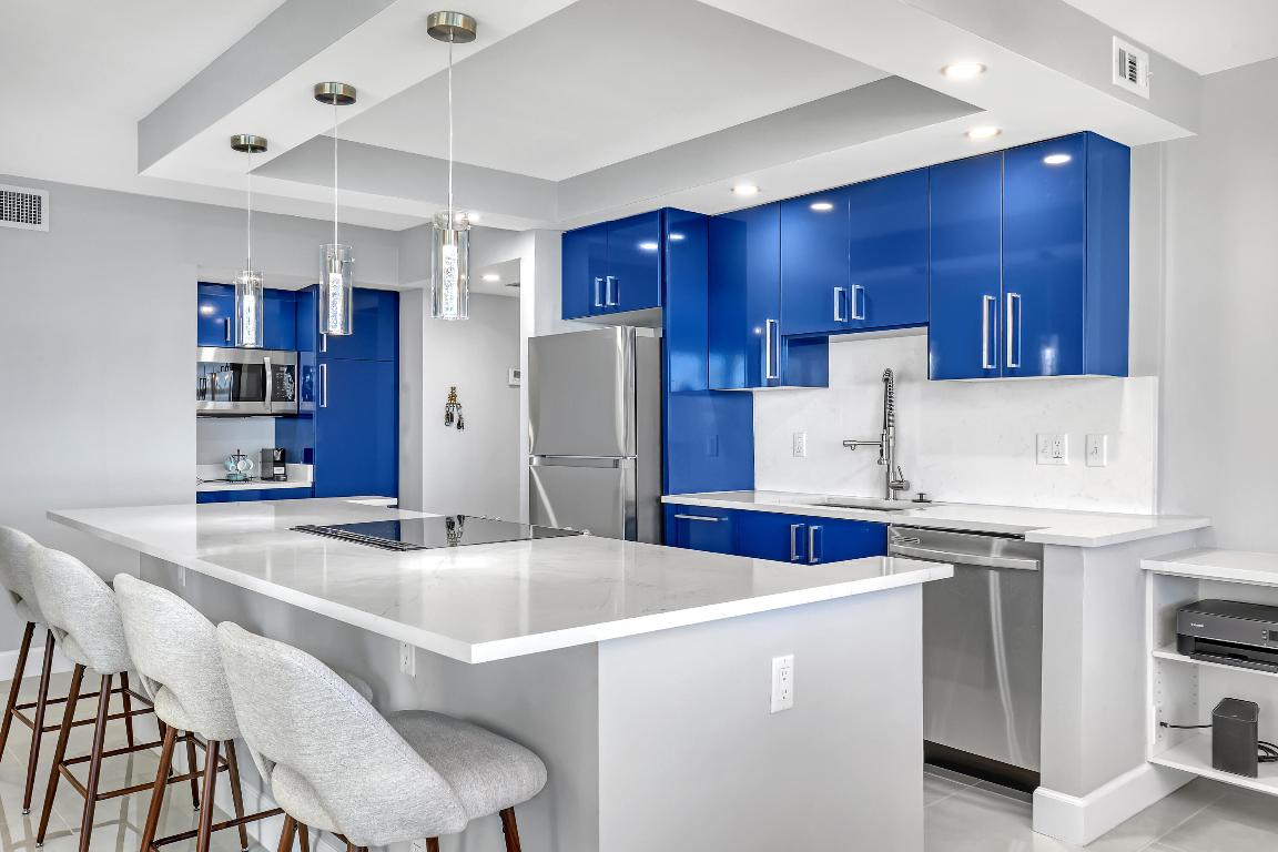 AQUARIUS CONDO - Residential