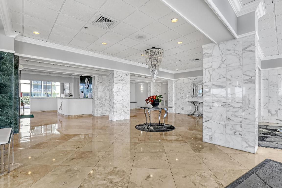 AQUARIUS CONDO - Residential