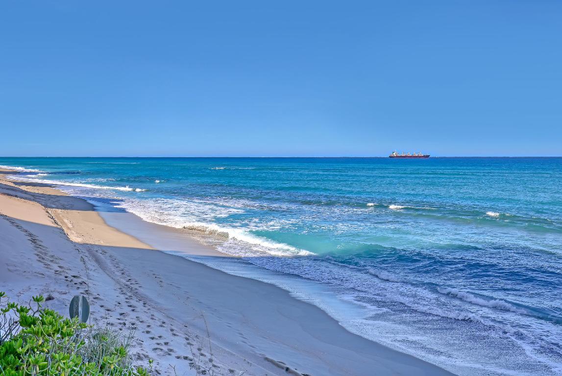 AQUARIUS CONDO - Residential