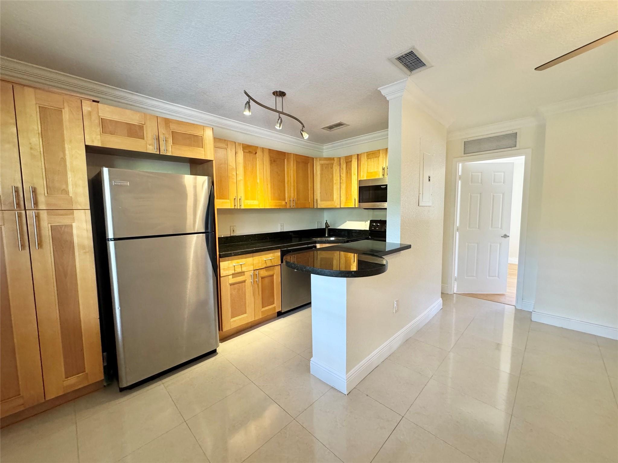 Capri Courts Condo - Residential Lease