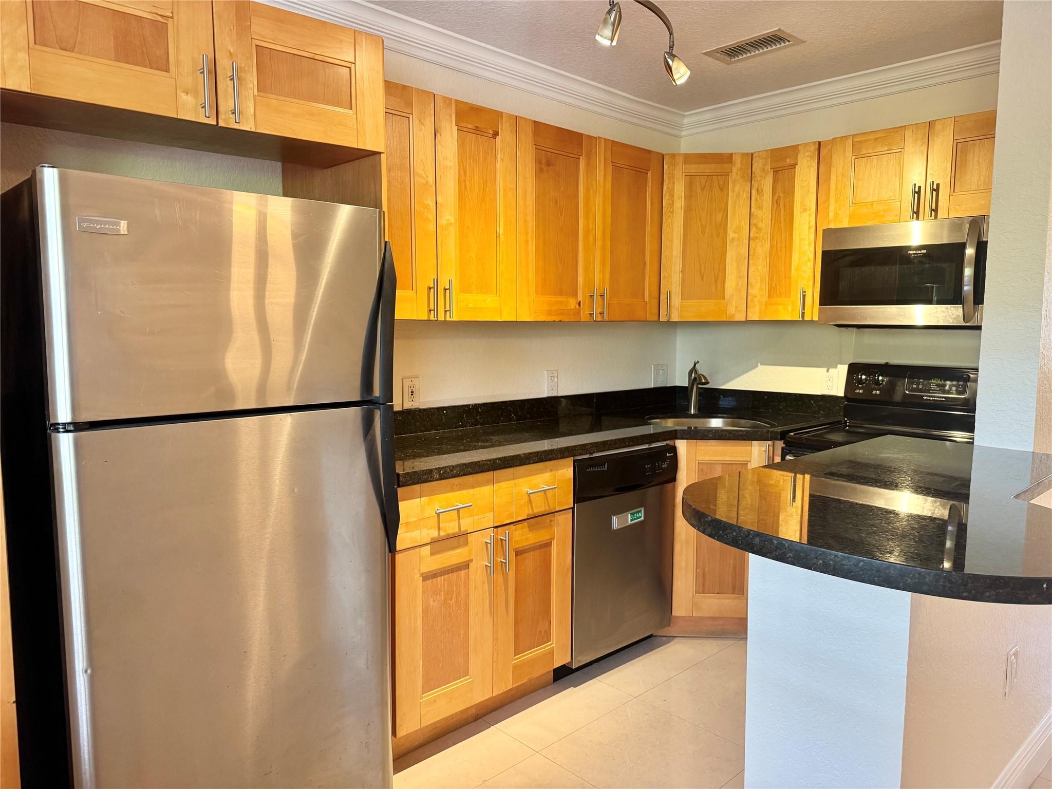 Capri Courts Condo - Residential Lease