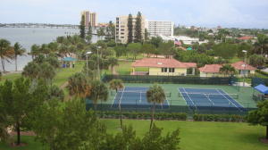 LAKE HARBOUR TOWERS EAST - Residential