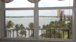 LAKE HARBOUR TOWERS EAST - Residential