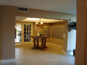 LAKE HARBOUR TOWERS EAST - Residential