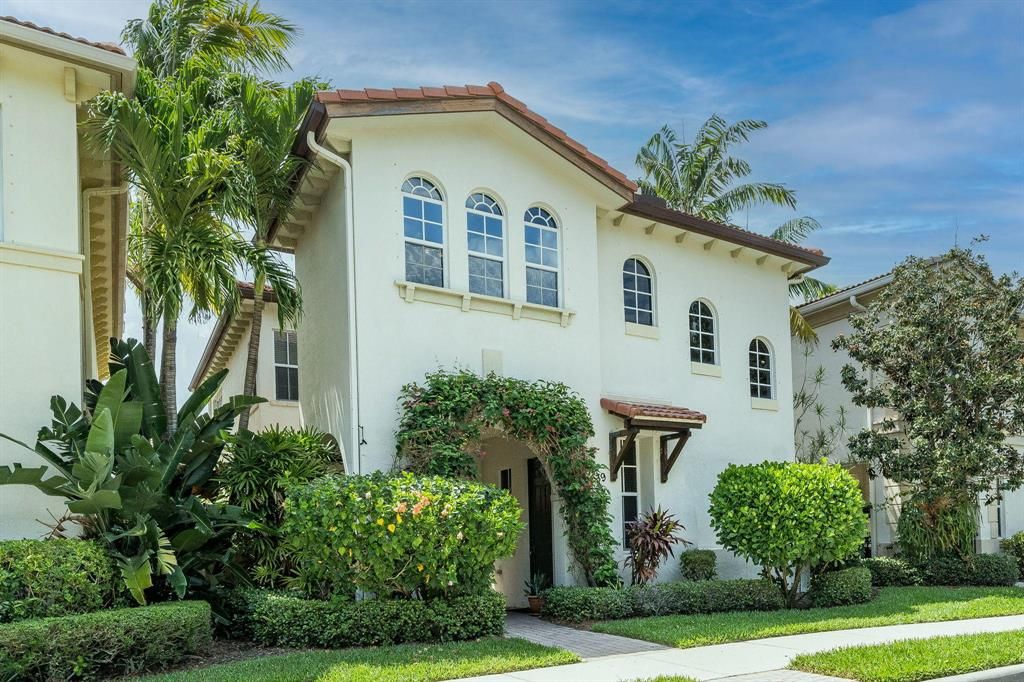 Photo of 39 Stoney Drive, Palm Beach Gardens, FL 33410 (MLS # R10712876)