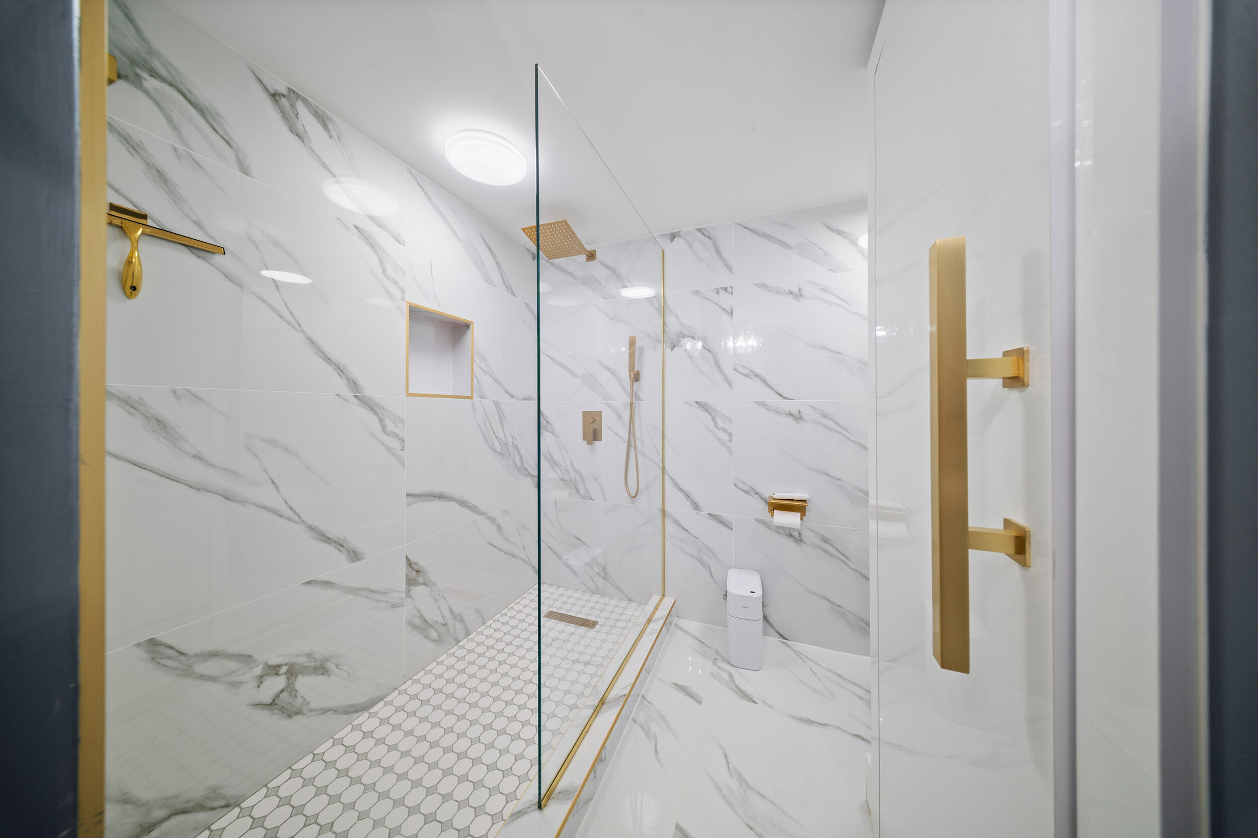 FOREST LAKES - Residential