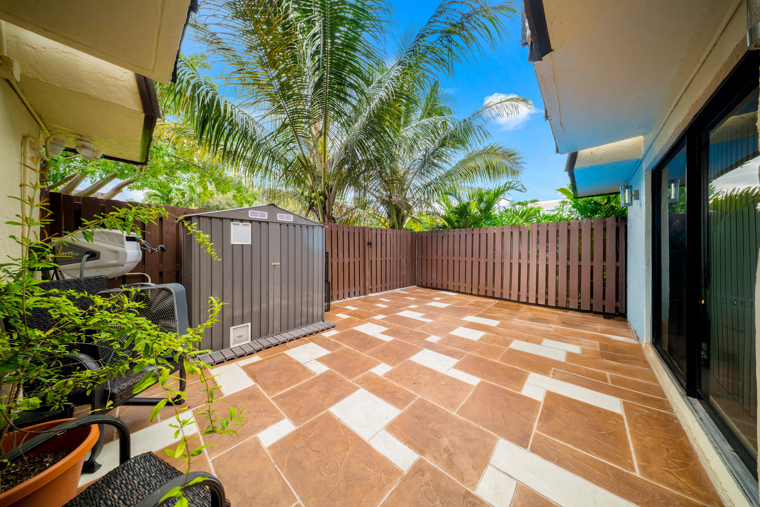 FOREST LAKES - Residential