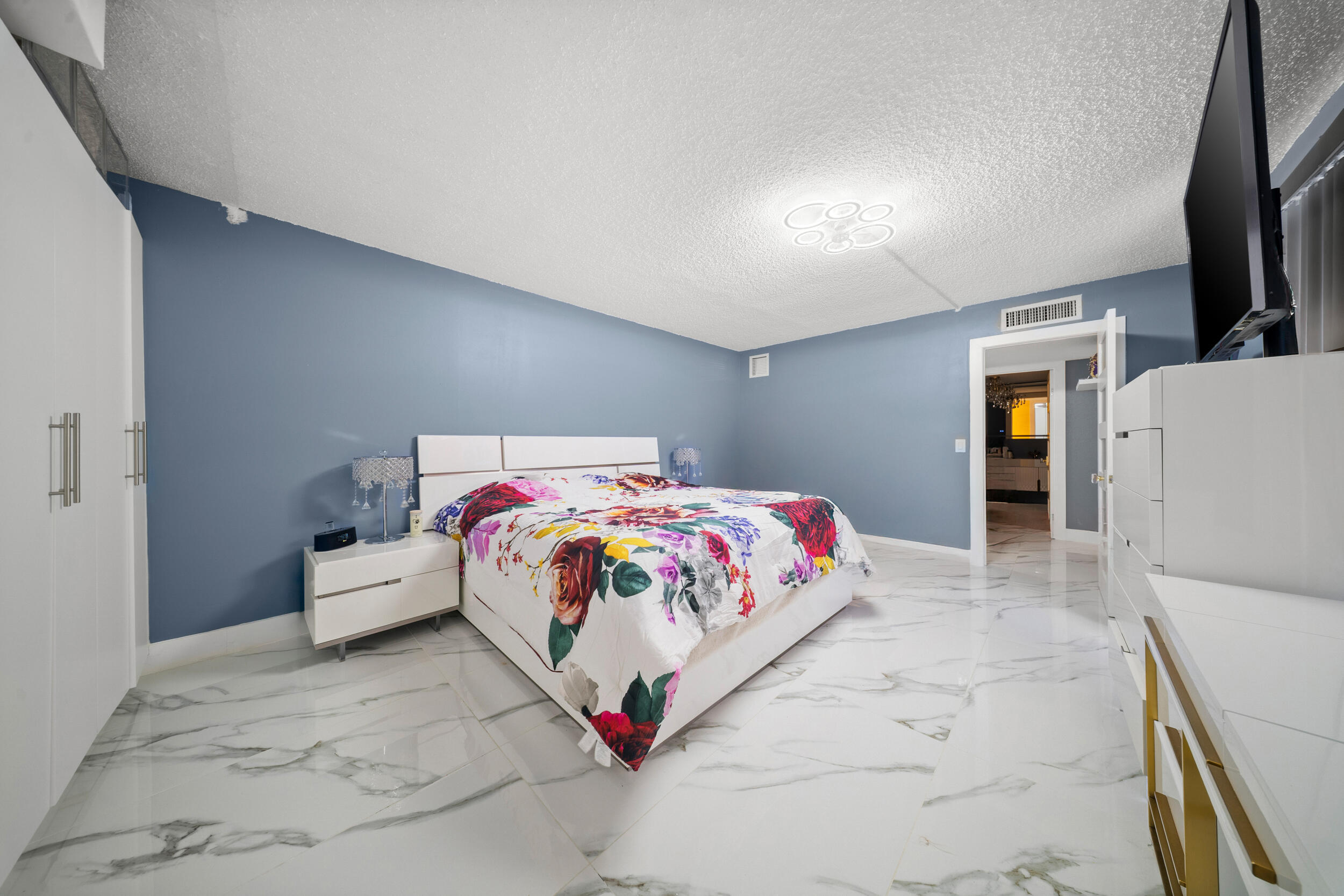 FOREST LAKES - Residential