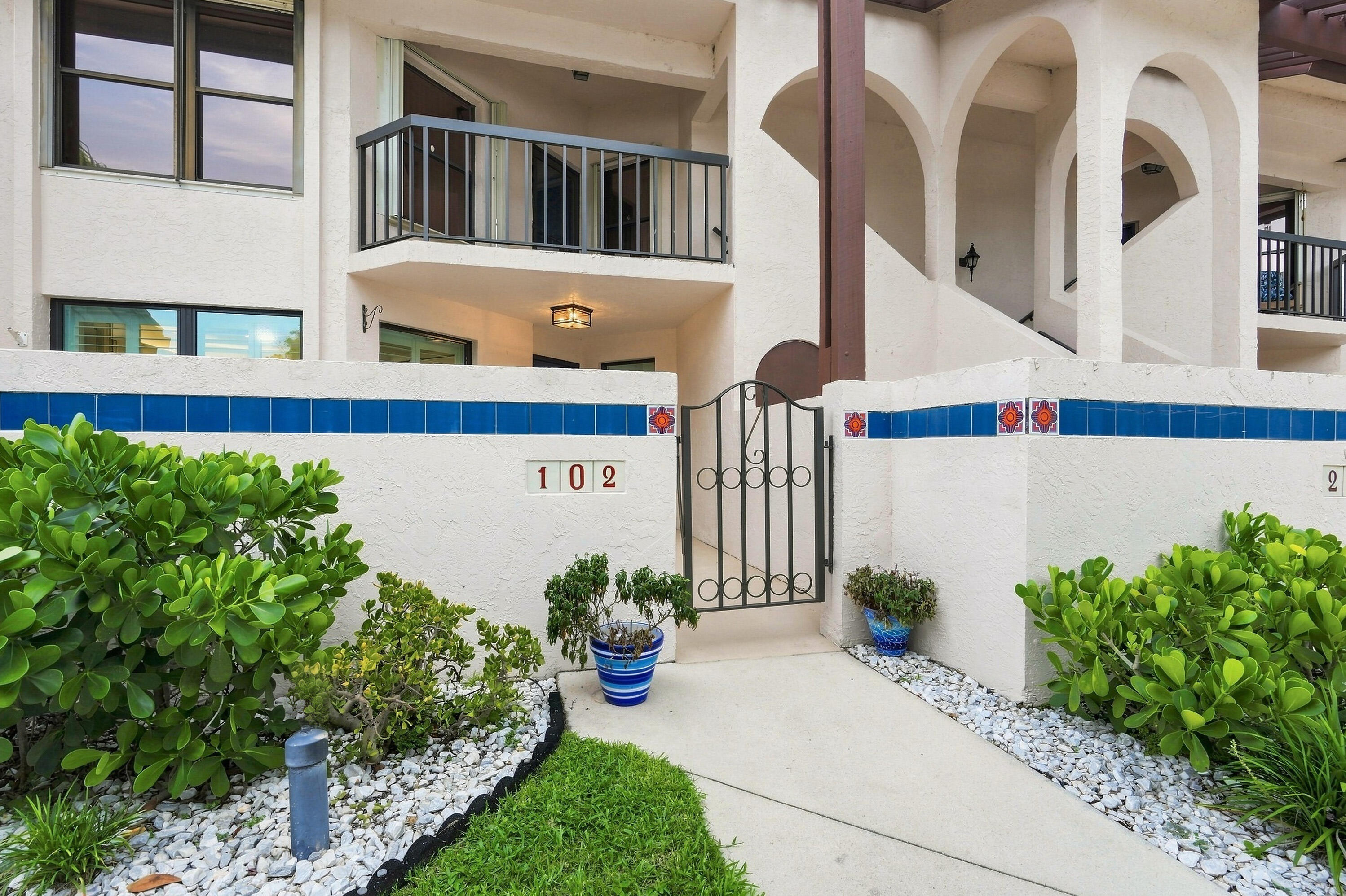 3410 SE MARTINIQUE Trace 102, Stuart, FL, 34997/$325,000 1 3410 SE MARTINIQUE Trace 102