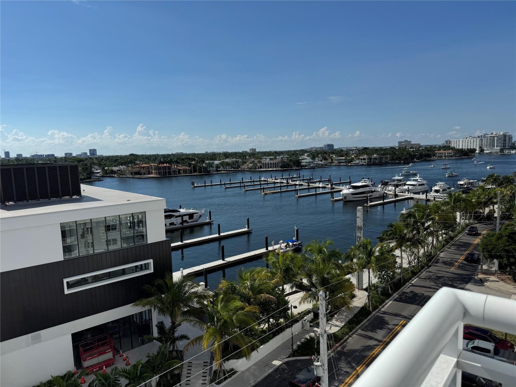 200 S Birch Road 806