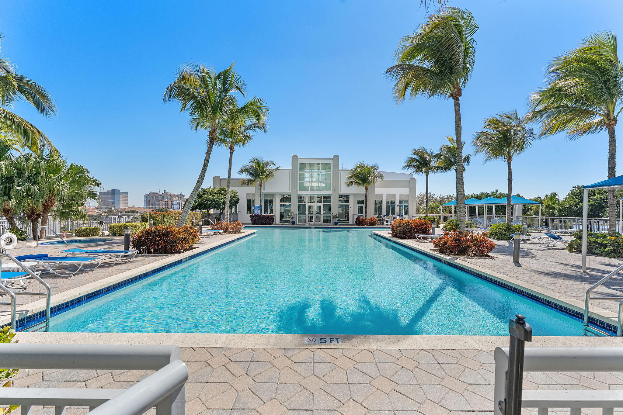 EDGE CONDO - Residential