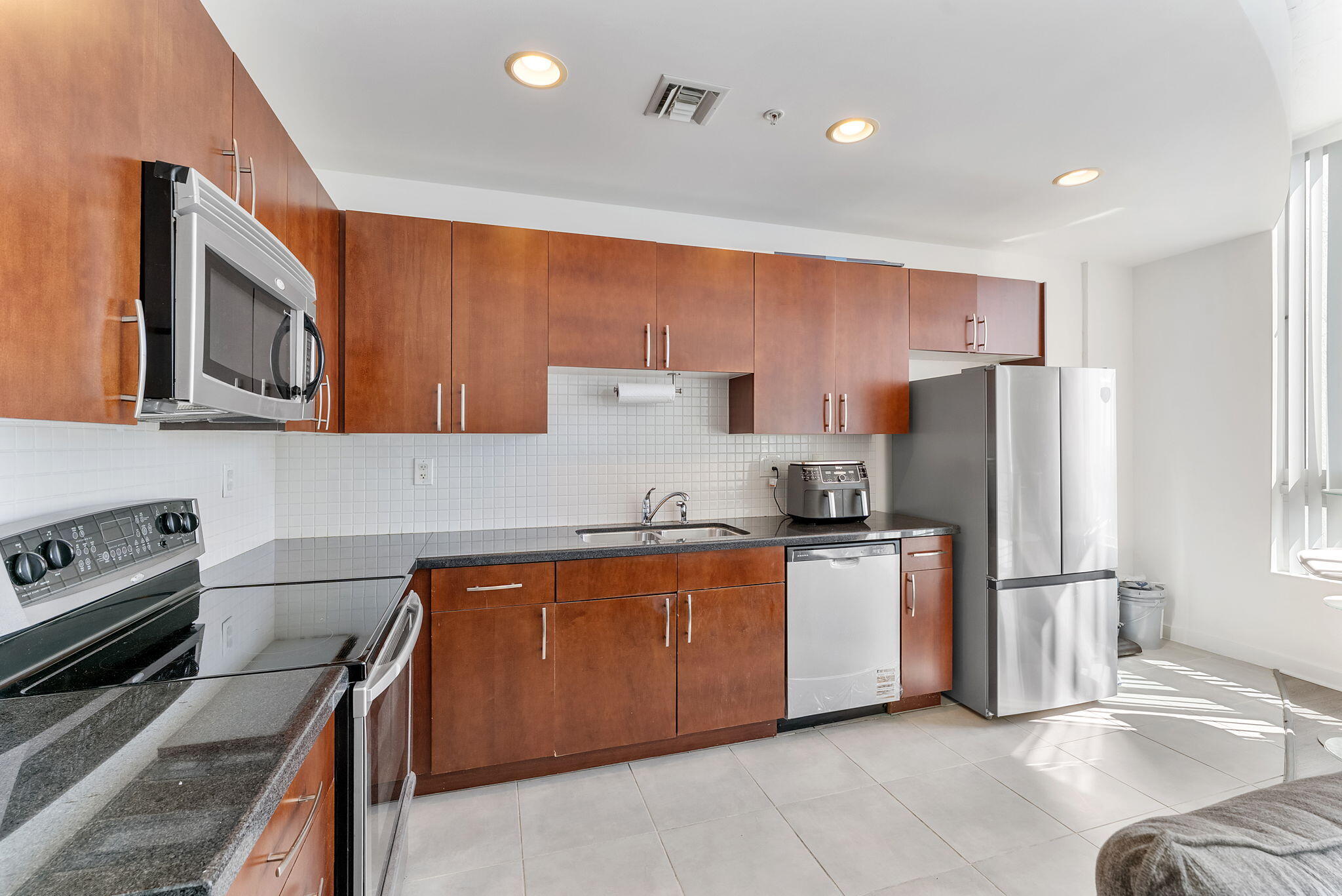 EDGE CONDO - Residential