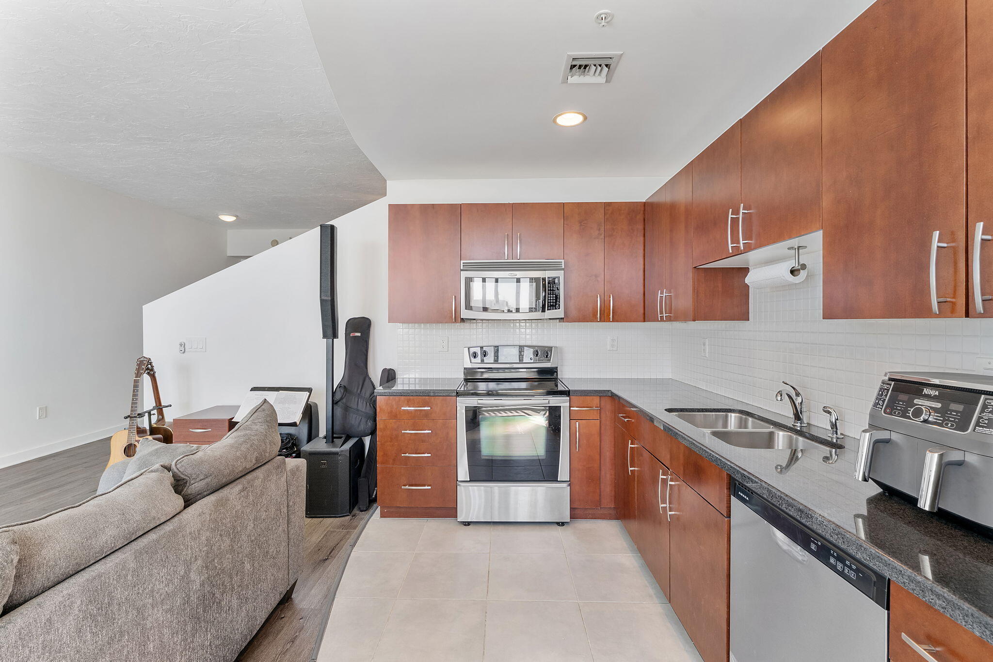 EDGE CONDO - Residential