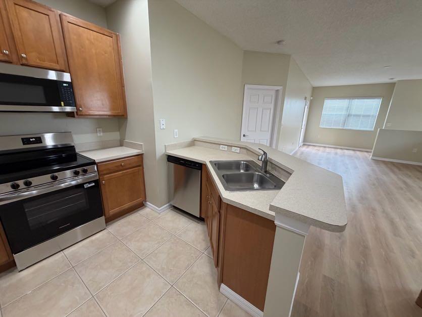CRESTWOOD AT CAROLINA CONDO - Residential Lease