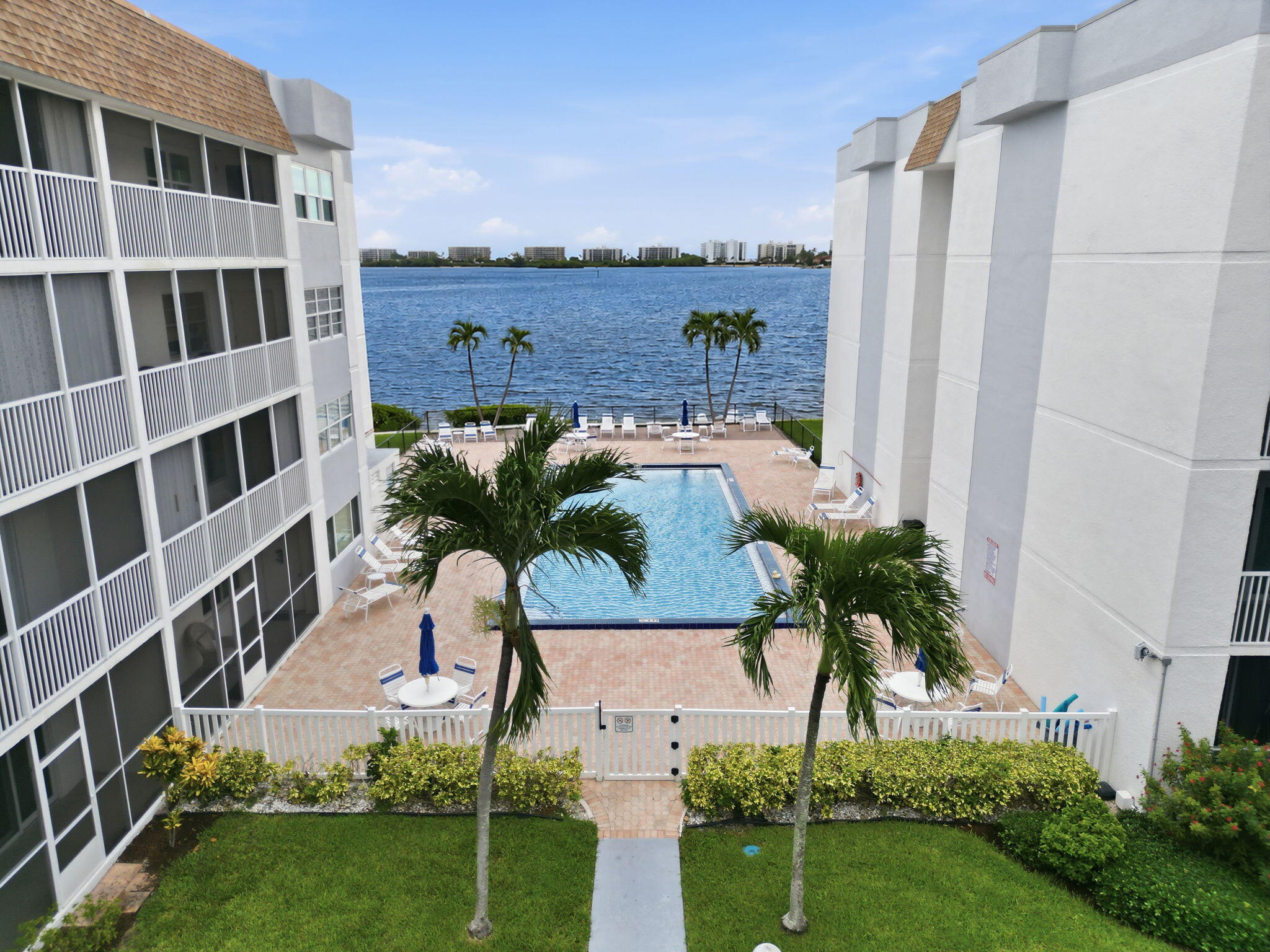 1516 S Lakeside Drive 408