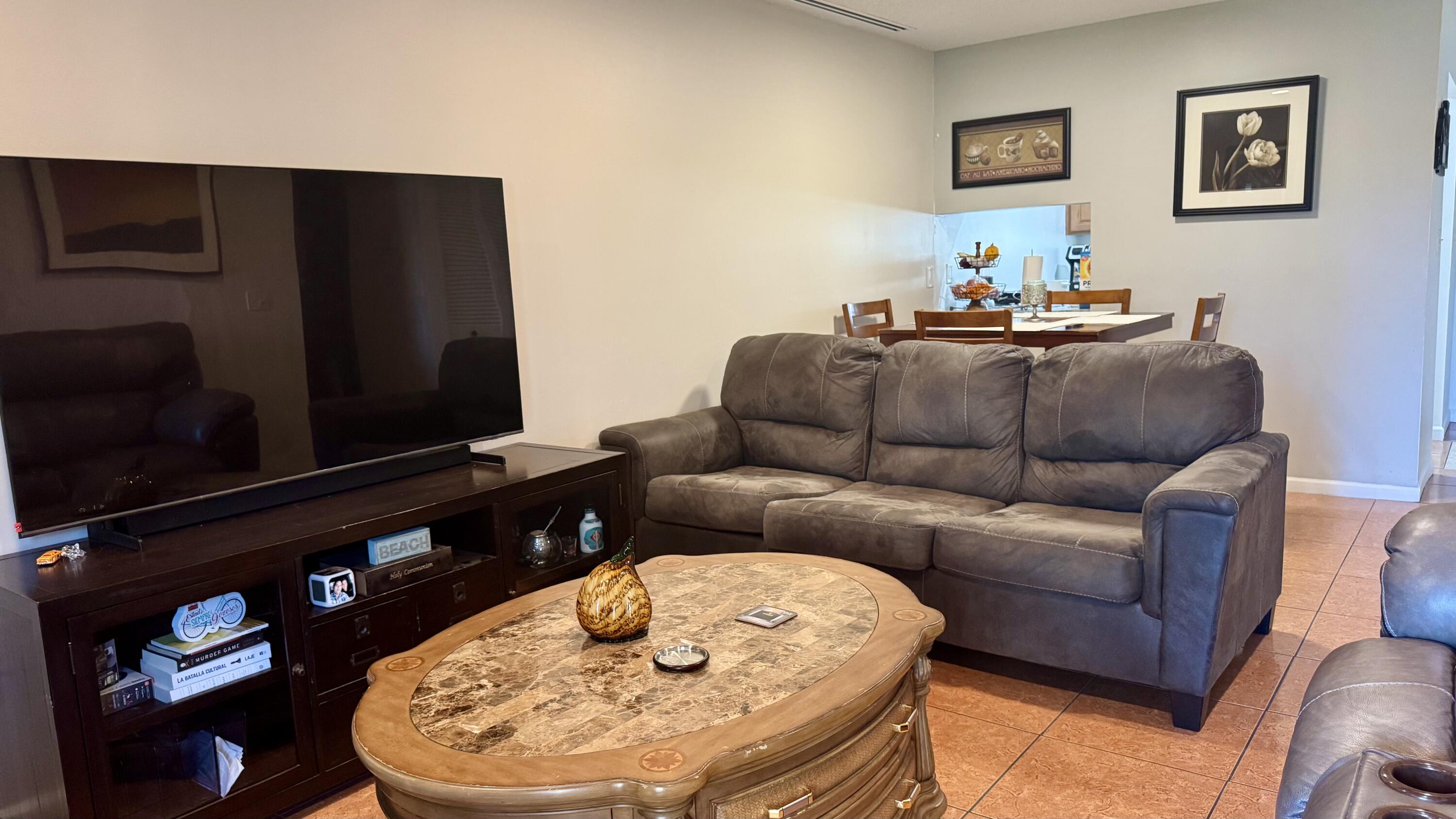 6086 Forest Hill Boulevard 208