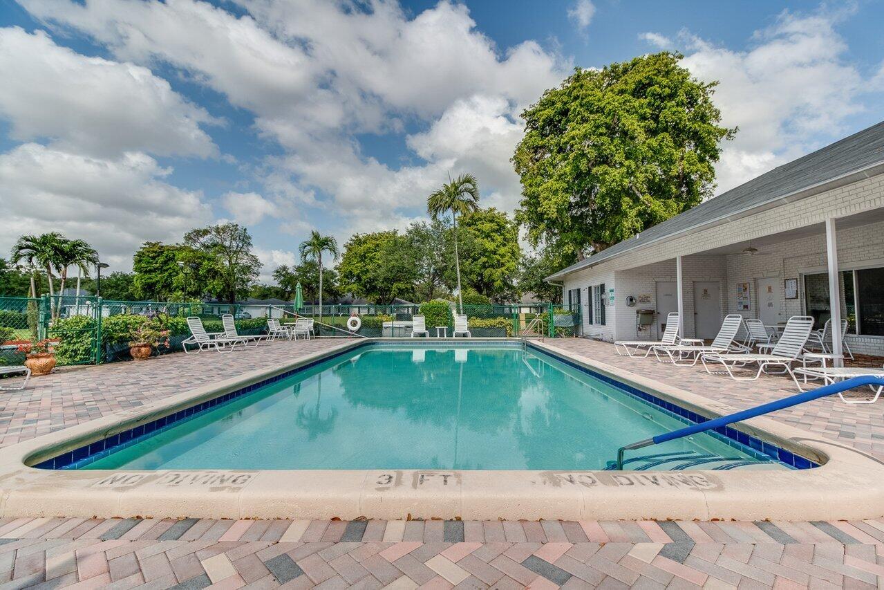 LIMETREE CONDO - Residential