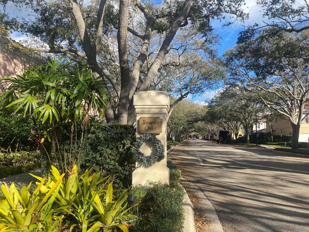 Photo of 13 Oakleaf Court, Tequesta, FL 33469 (MLS # R10939478)