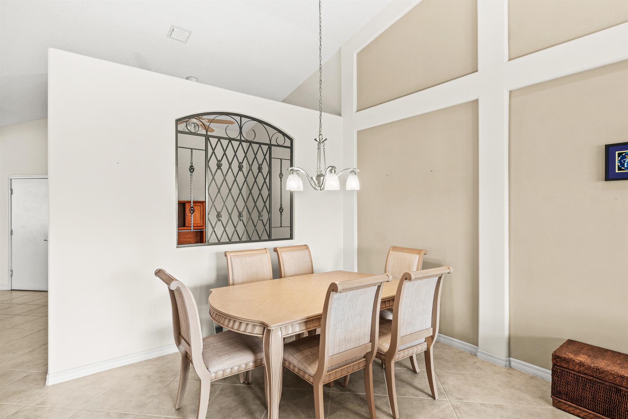 6252 Heliconia Road