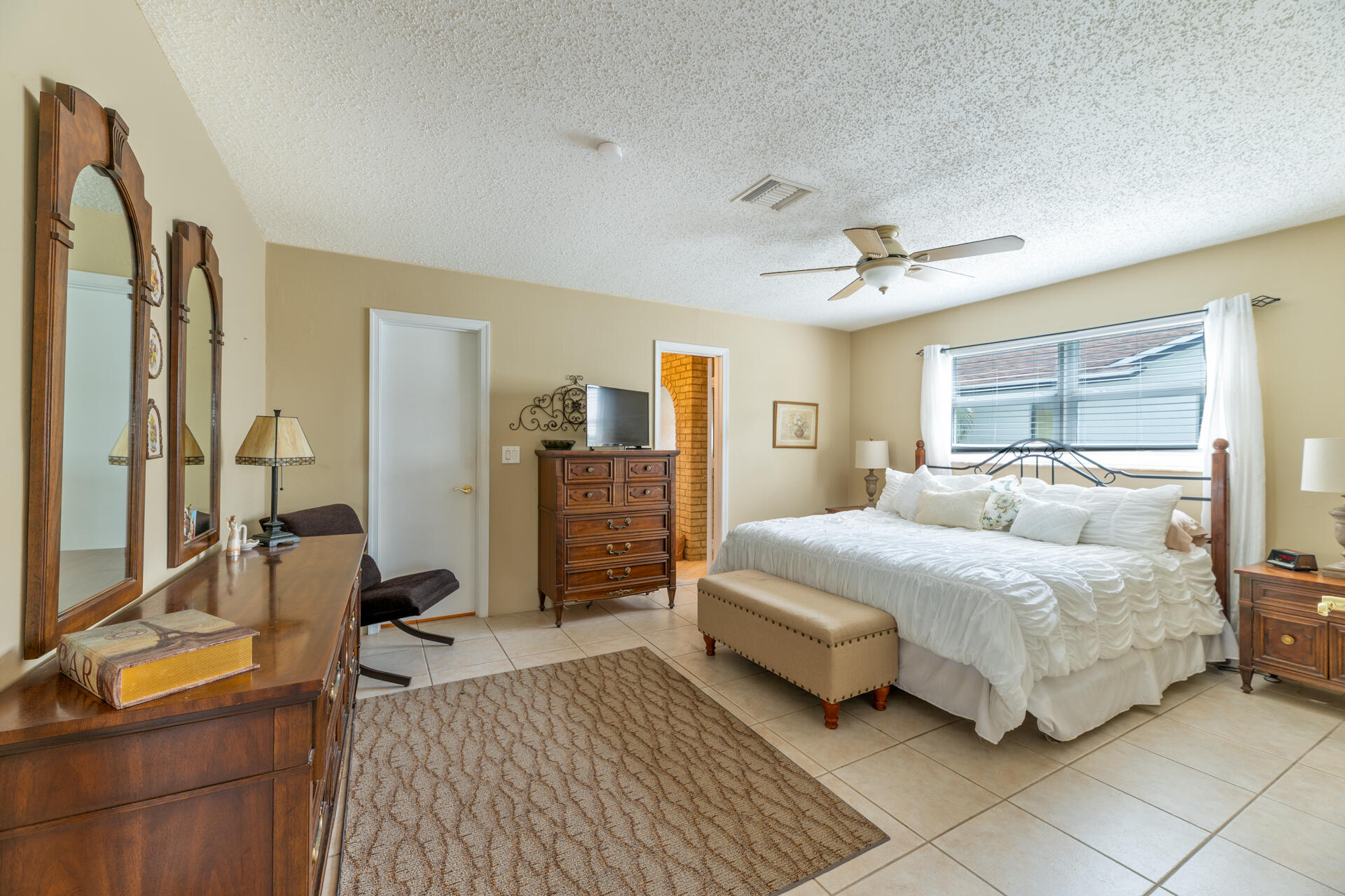 CRYSTAL HEIGHTS - Residential