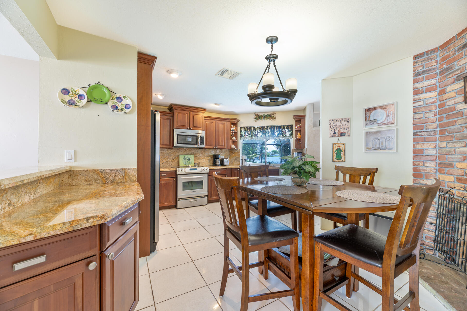 CRYSTAL HEIGHTS - Residential