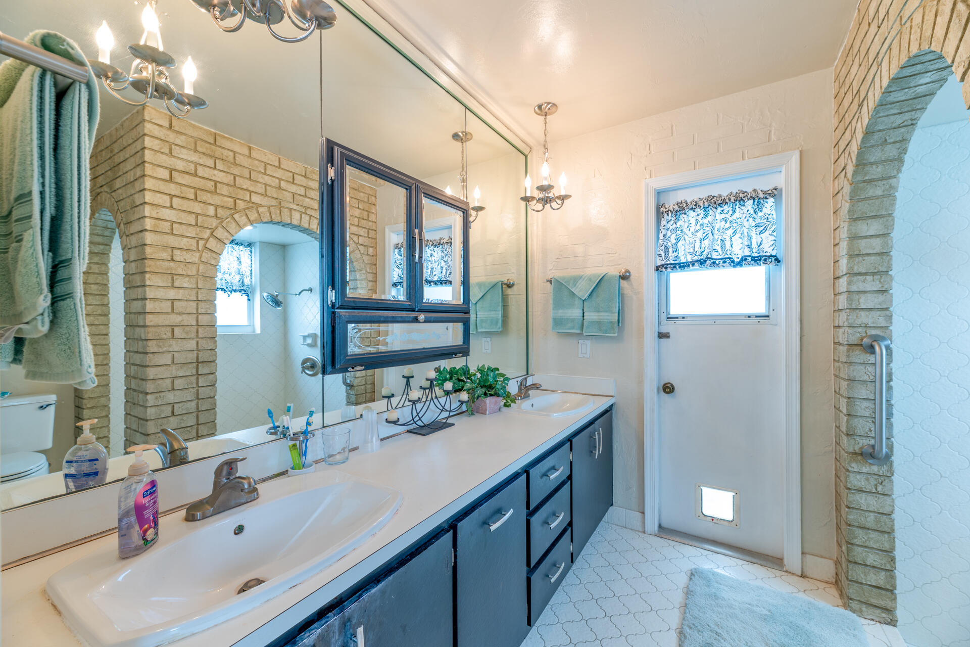 CRYSTAL HEIGHTS - Residential