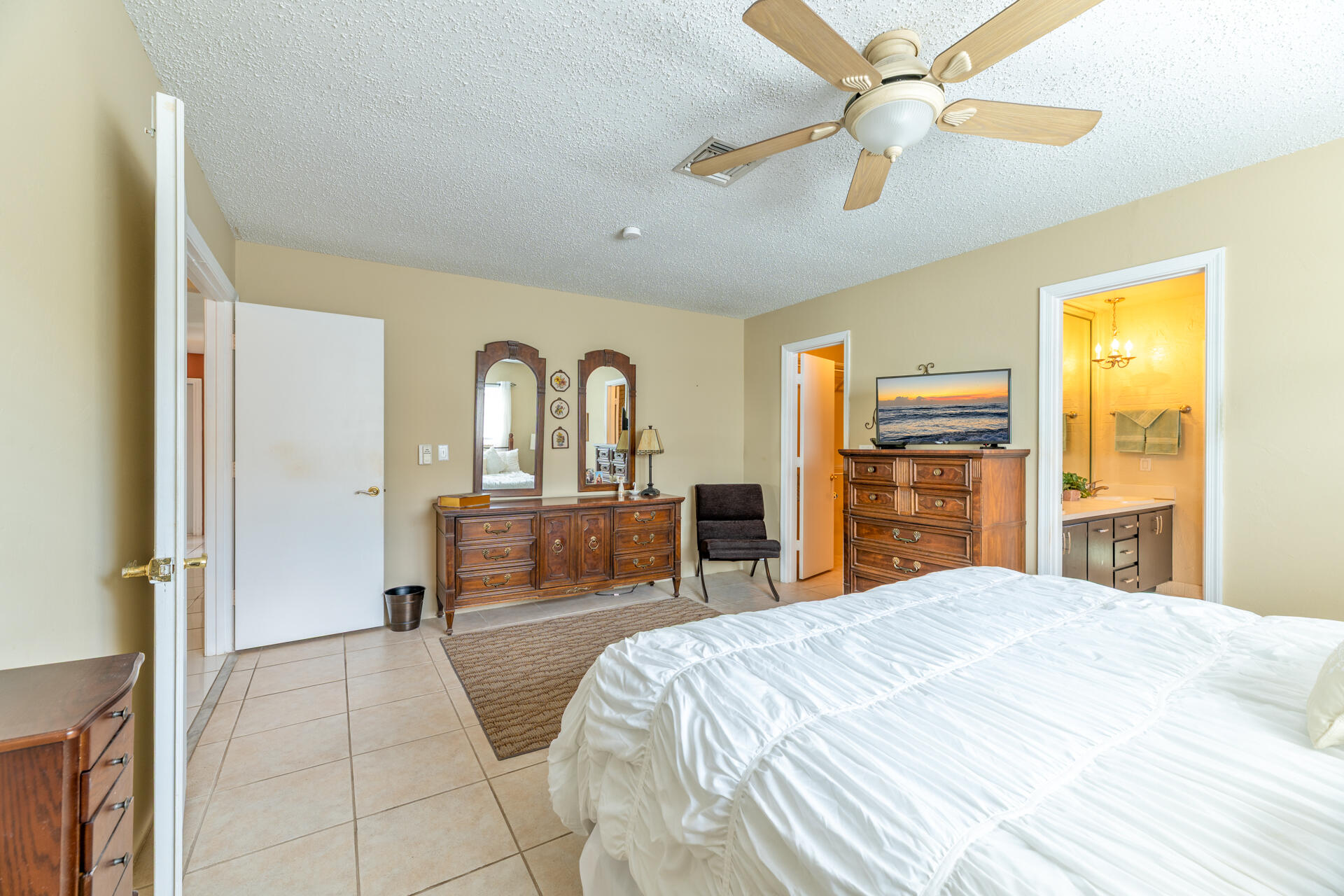 CRYSTAL HEIGHTS - Residential
