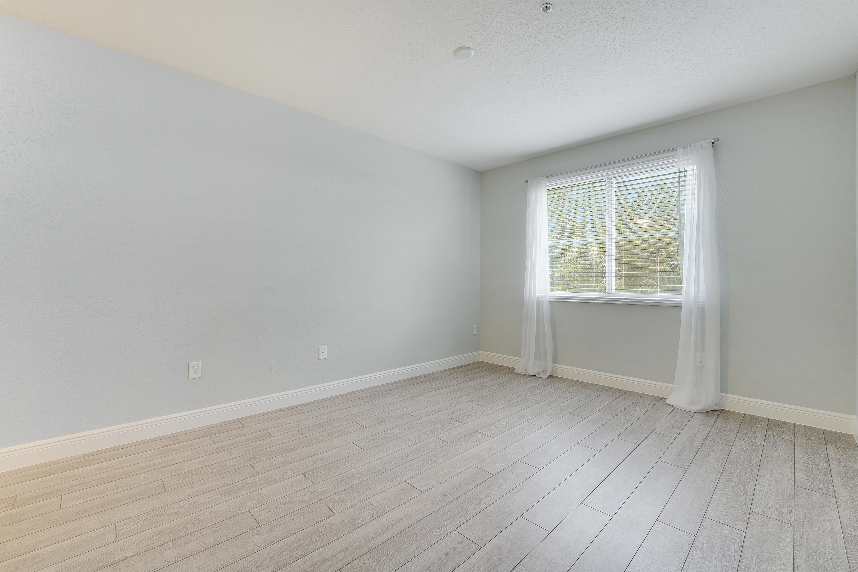 RESIDENCES AT LEGACY PLAC - Residential Lease