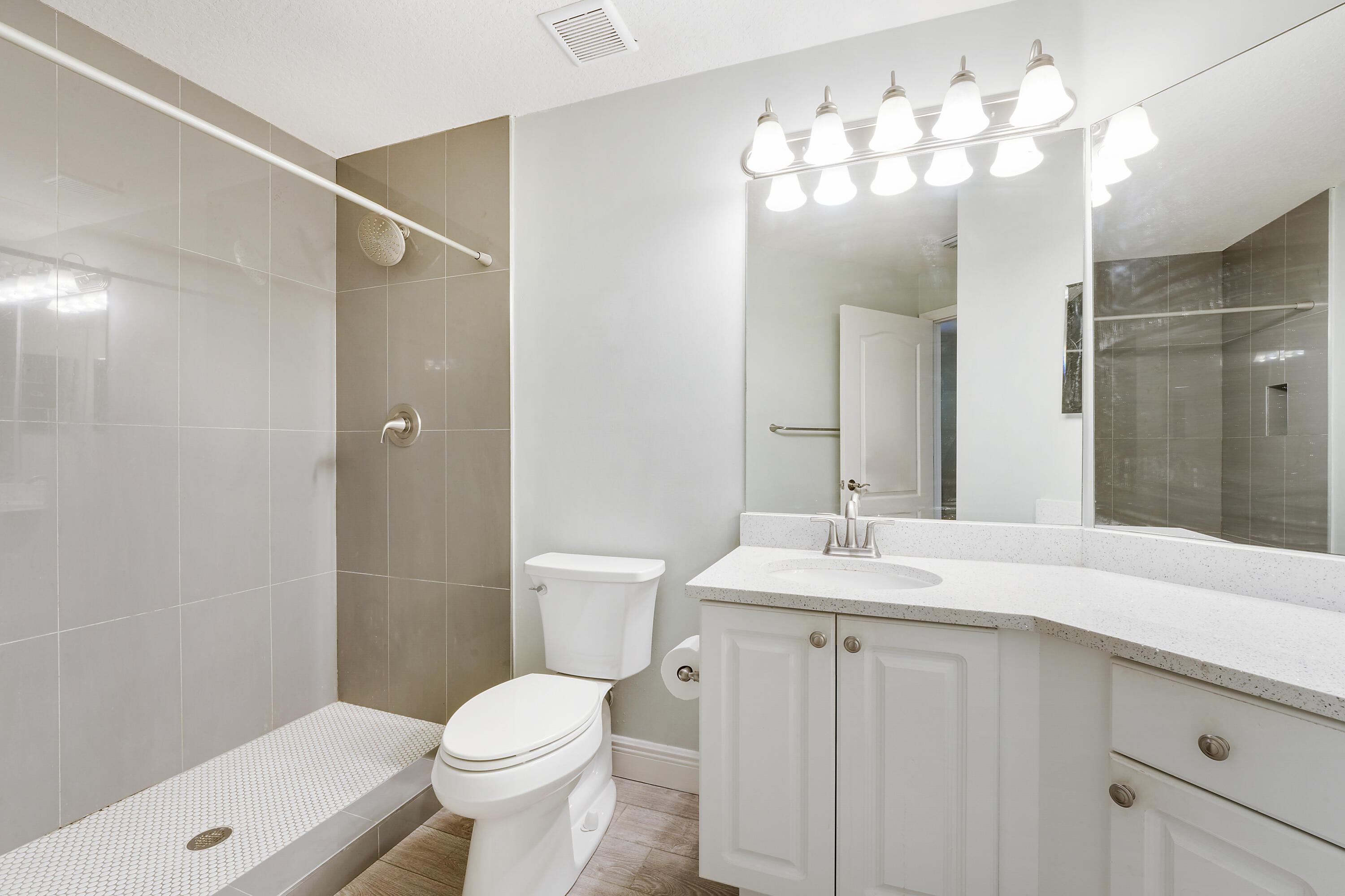 RESIDENCES AT LEGACY PLAC - Residential Lease